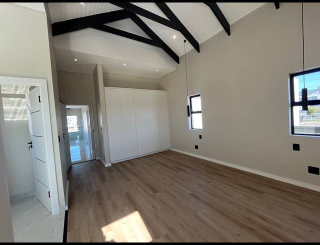 3 BEDROOM HOUSE FOR SALE IN SANDOWN